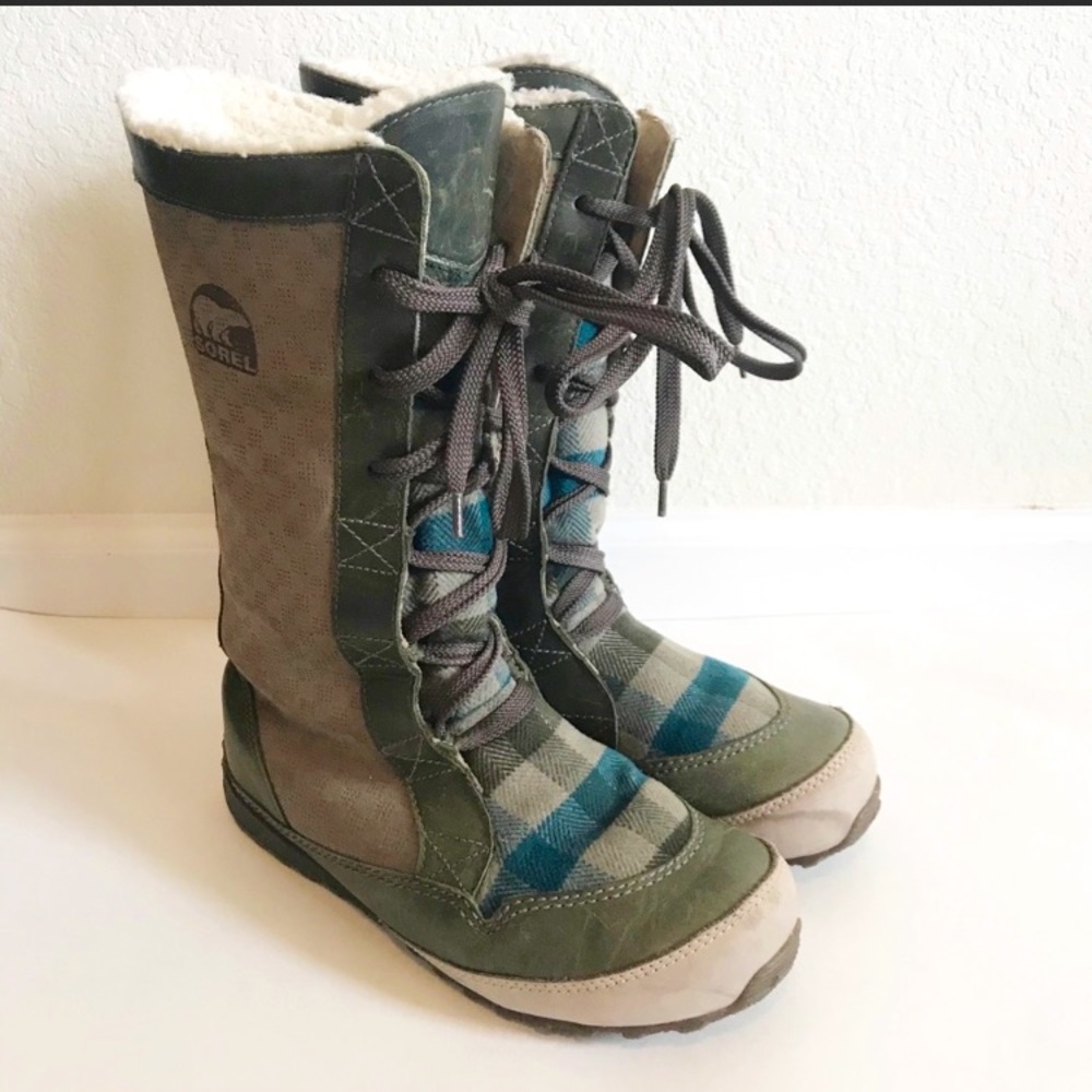 Sorel Mackenzie Lace Plaid Boots, size 8